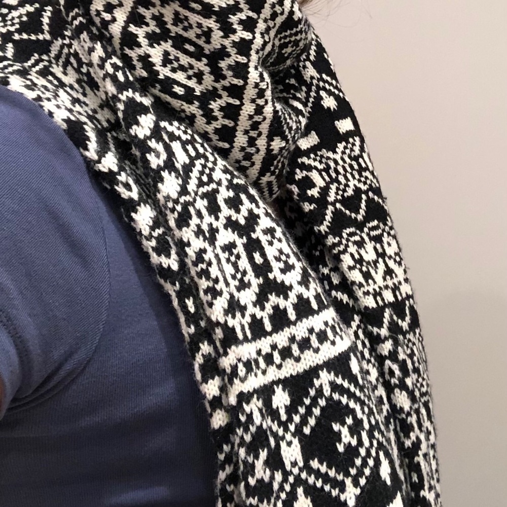 3for$10 H&M Scarf - Picture 2 of 7